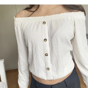 Blus - Jättfin blus köpt utomlands och aldrig använd💕skriv för fler bilder/frågor💖