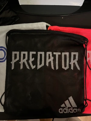 Fotbolls påsar  - Tre praktiska fotboll påsar där du kan lägga i vad som helst. De är flexibla och enkel att ta med vart som helst. 100/st 3 st/ 300