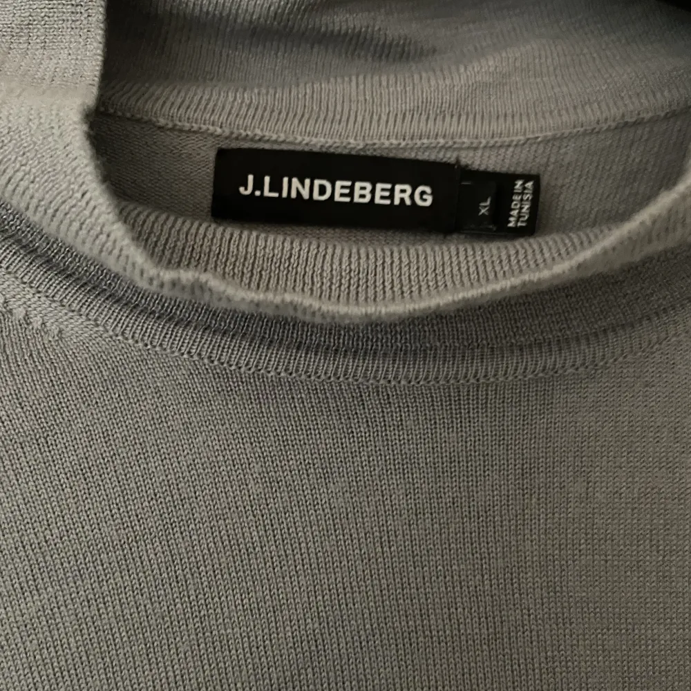 Från J.LINDEBERG tröja. Tröjor & Koftor.