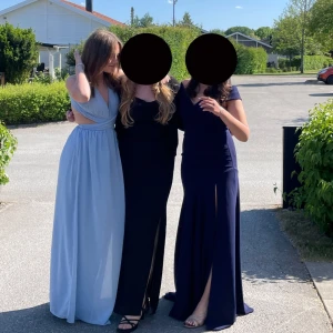 Blå balklänning - Säljer min balklänning från balen i 9an. endast använd 1 gång. Storlek 34. köpt för 700kr 