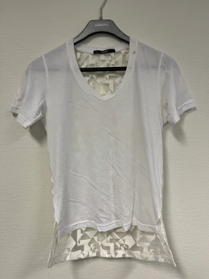 Replay t-shirt - Replay T-shirt  Använd bara 2 gånger,  Bomull, polyester 