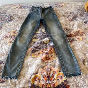 Skinny jeans från NAKD. Använda ett fåtal gånger och säljes på grund av att de blivit för små 