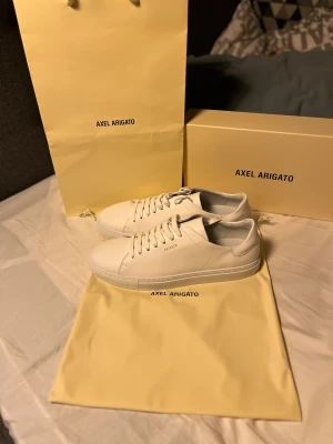 Arigato clean 90 (SPLITTER NYA) - Hej säljer nu dessa atigatos då jag inte vill ha kvar dom längre, helt nya ingen användning endast testade, dustbag kartong och box följer med samt så sitter allt og kvar!  Skriv vid lilla minsta fundering 