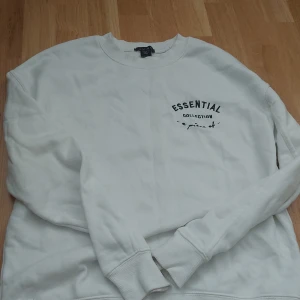 Sweatshirt  - Hej! säljer denna fina tröjan kan sänka priset om det behövs köpt från newyorker 