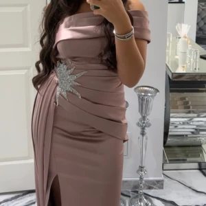 Klänning  - Säljer denna klänningen som är köpt från Australien. Har använt endast vid 1 tillfälle💕