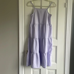 Långklänning💜 - Em super fin långklänning har endast bara använt 1 gång. Den är väldigt tung material💜