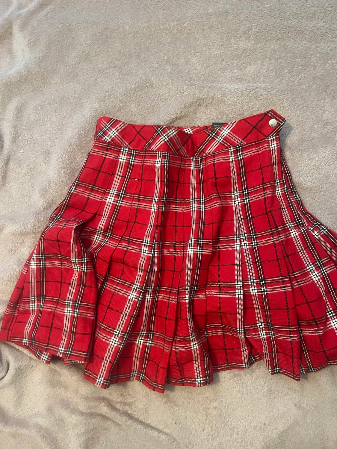 Röd rutig skolkjol 