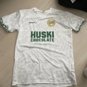 Hammarby tröja - Helt sprillans ny, inga defekter, köptes för 750 på intersport.✅✅