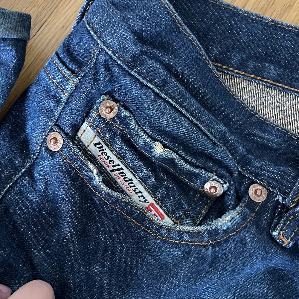 Skit snygga Diesel Lowrise jeans köpa på en loppis Säljs pågrund för små 💕 Står ingen storlek men skulle uppfatta som 34. Jeans & Byxor.
