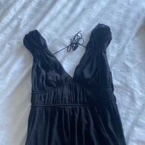 Fin långklänning - Säljer denna super söta långklänningen från Hm har användts endast 1 gång! 