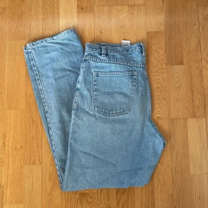 Jeans  - Jeans från Humana som jag aldrig använt då dom är för stora