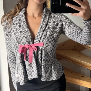 Odd Molly kofta - En Drömmig Odd Molly kofta som blivit för liten:( superskön och så himla fin, använd fåtal gånger, mycket bra skick<3