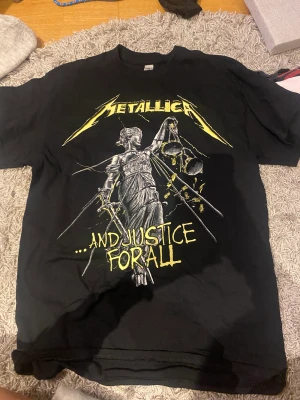 Metallica T-shirt  - Jätte fin och använd få tal gånger 💕
