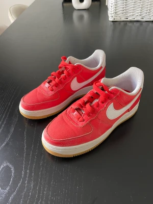 Nike Airforce  - Röda Nike Airforce i storlek 38 ❤️ Knappt använda och alltså som nya! 