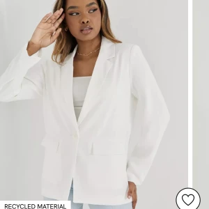 Vit kavaj - Kavaj från Nelly, i nyskick, ny pris 549kr