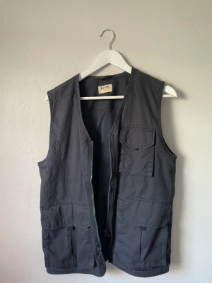 Fisherman-väst - Inköpt från Brothers, sparsamt använt. Riktigt fett på en tshirt