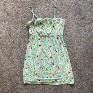 somrig klänning - jättefin och skön strand/vardagsklänning!!! 