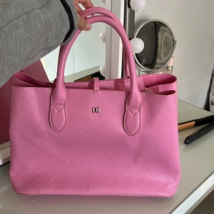 Rosa väska 💕 - Fint skick vet inte från vart 