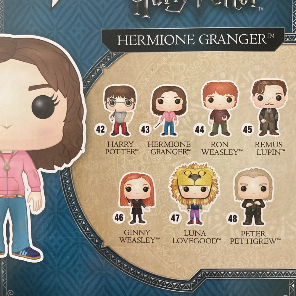 Hermione funko pop (min personliga favorit), har varit öppnad men endast stått på display, har ett litet slitage som syns upp till höger på första bilden🩷. Övrigt.