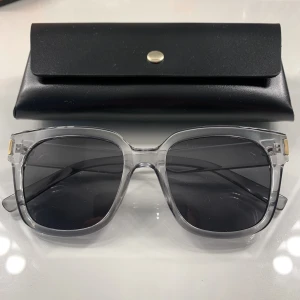 Solglasögon  - Solglasögon från shein, aldrig använda💘