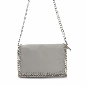 Grå Tiamo väska  - Bra skick på väskan  Aldrig använd, har bara hängt i garderoben sen jag köpte den. köparen står för frakt!