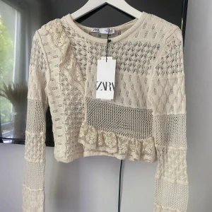 Zara topp - Helt ny tröja från Zara som dom inte längre säljer! Nypris 359kr