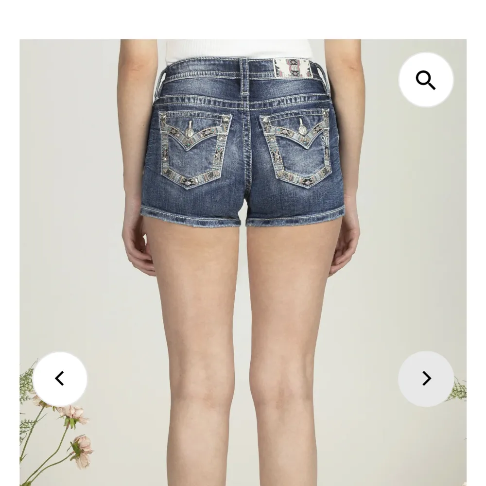 Säljer dessa söta shorts ifrån miss me, då de inte riktigt satt som jag tänkte. säljer för endast 600!! Skriv för bilder eller frågor, endast använda 4 gånger. ❤️. Shorts.