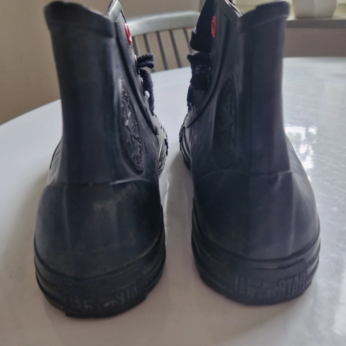 Converse svarta läder st 37.  - 90