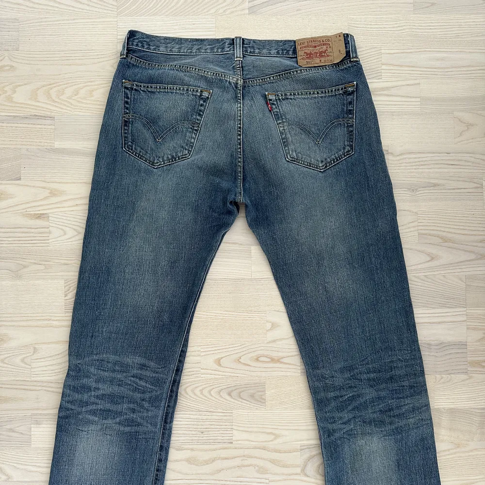 Vintage Levis 501, Köpta hos selectdvintage, Mått: 45/83/22 (midja/inseam/benöppning). Jeans & Byxor.
