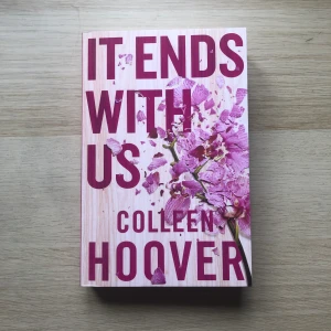 It Ends With Us  - Ingen bruten rygg Den har dock under strukna meningar!! Därför billigare