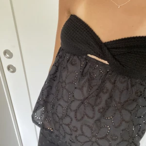 Topp 🖤 - Super fin svart topp perfekt till festliga tillfällen 😆
