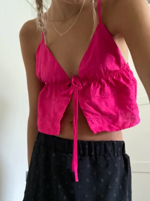 Rosa topp 🩷 - Superfin rosa topp perfekt till sommarn! Aldrig använd utom på bild 😆😁