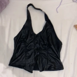 Topp - Helt nytt topp storlek M men passar också som S. 