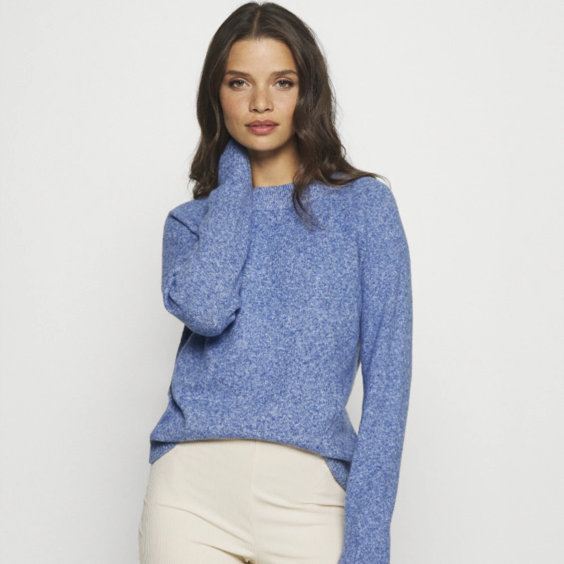 BLÅ STICKAD TRÖJA  - 91