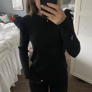 Zara tröja - Zara tröja som inte har kommit till någon användning så i väldigt bra skick, men annars en jätte söt tröja💞