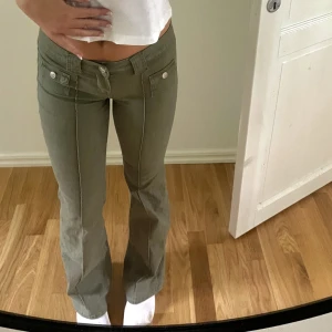 Jeans  - Säljer dessa hm jeans som är väldigt populära och slut sålda! hör av er vid intresse, aldrig andvända 