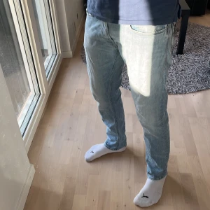 Replay byxor - Säljer ett par replay jeans som inte används längre. Inga defekter på byxorna och är i väldigt bra skick. Hör av er om frågor!