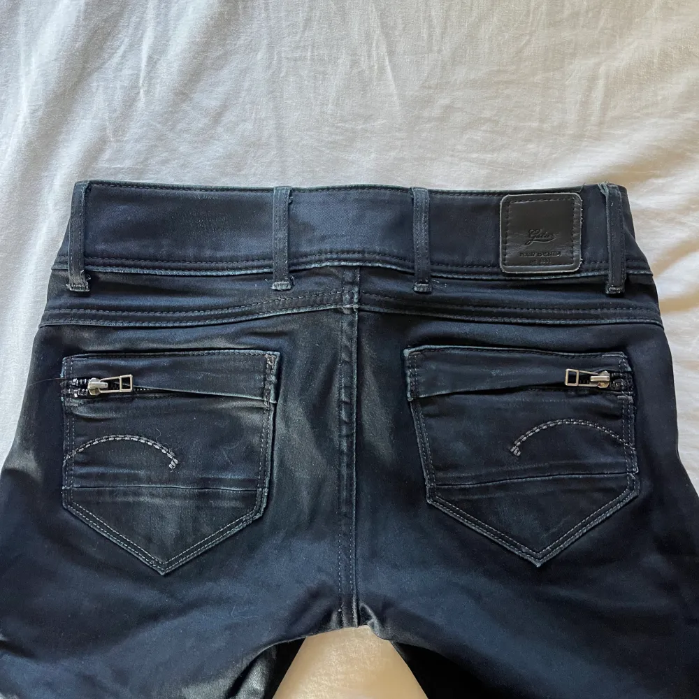 LÅG midjade jeans från G-star!! Slim/Straight modell! Liten i storlek . Jeans & Byxor.