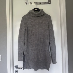 Klänning - Stickad tröja/klänning som är perfekt nu i höst/vinter