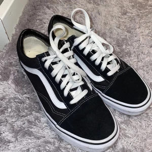 Vans skor  - Säljer mina vans skor för 400kr. Inte använda alls pris kan diskuteras. Storlek 37❤️
