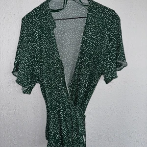 Blus från & other storys - Sparsamt använd, för rättvis färg kolla sista bilden 