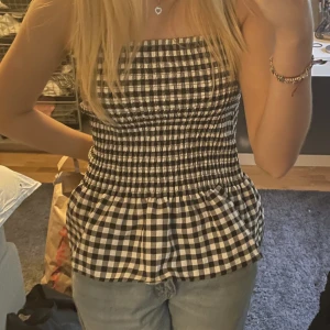 Kjol - Jätte snygg kjol men går att använda dom topp också. Storlek xxs men stretchiga material💕