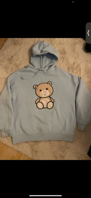 gosig hoodie - Gosig hoodie från New Yorker stl S. Ganska välanvänd och nopprig. Kan tas bort med en noppborttagare. ❣️🥰🥰