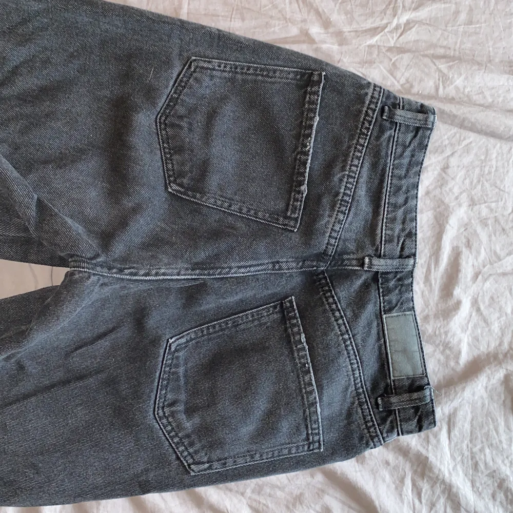 Fick av min kusin så vet ej när dom köptes eller något men jag använder dom inte.. Jeans & Byxor.