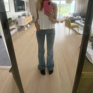 BRANDY MELVILLE JEANS - ett par brandy melville jeans som jag har haft i ett år men som aldrig kommit till användning! De är i helt nyskick och för ett bra pris! Inga defekter | Köp via ”KÖP NU” eller swish🤝🏼