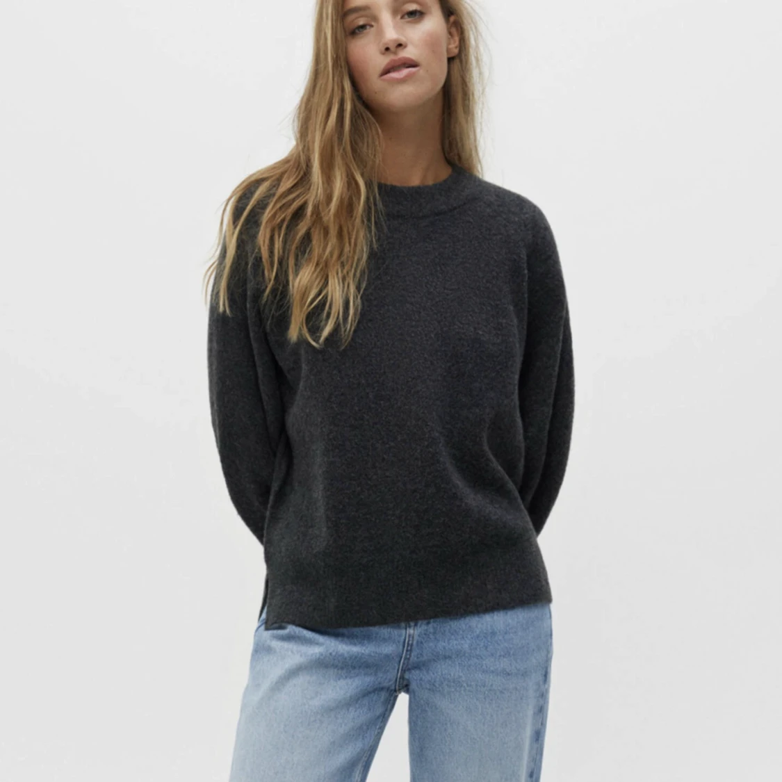 Mörkgrå stickad tröja