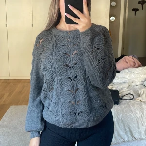 Stickat  - Säljer denna fina stickade tröja från lager157, kommer inte till användning. Perfekt nu till hösten/vintern när det börjar bli kyligare dagar. 130 + frakt❤️går bra att ge eget prisförslag vid intresse❤️