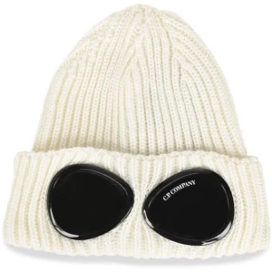 Cp company mössa  - Säljer min cp company mössa för att den inte kommer till andväning Kom för fler bilder.