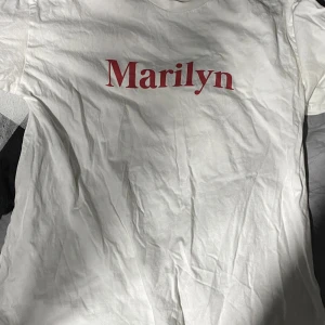 Marilyn Monroe t-shirt - Jättefin tröja han använt den några gånger men den är fortfarande i bra skick 