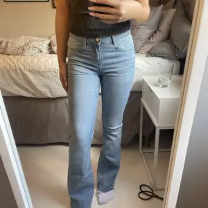 Säljer dessa jeans från zara 